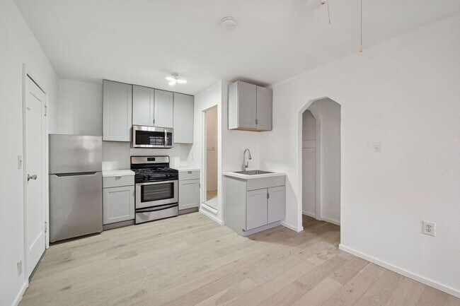 Building Photo - 5371 Louis Pl