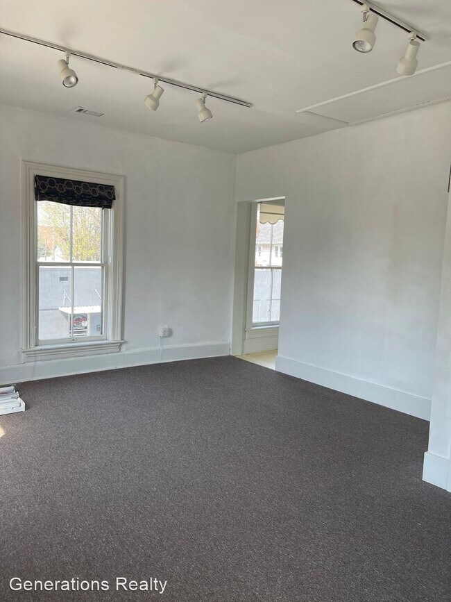 Building Photo - 2 br, 1 bath House - 288 1/2 E. Church Street