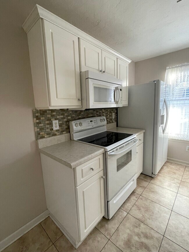 Building Photo - 417 Regency Park Dr