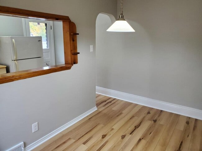 Building Photo - 1239 Eggert Rd