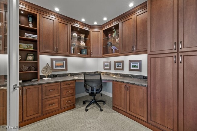 Building Photo - 2400 Gulf Shore Blvd N