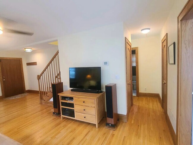 Foto del edificio - Great Southwest Minneapolis 3br/2ba Home - Avail June 1 for long term lease