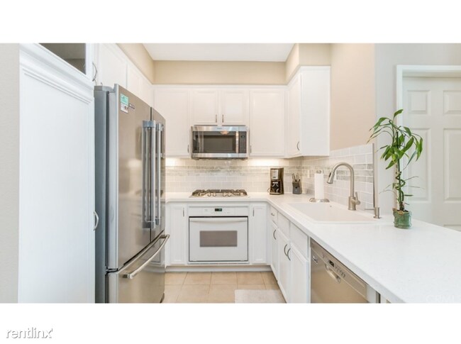Building Photo - 3 br, 2.5 bath Townhome - 28544 Sorano Cove