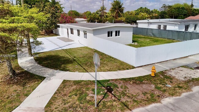 Foto del edificio - 10381 SW 32nd St