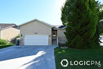 Building Photo - 4616 S Zenia Mdws Ct