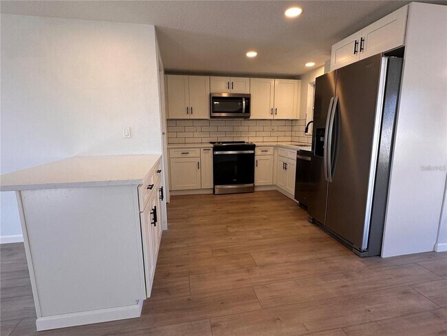 Foto del edificio - 7521 Bougenville Dr