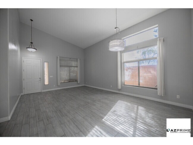 Foto del edificio - Discover the Height of Luxury and Comfort in this Exceptional 6/4 Phoenix Residence, where Opulence