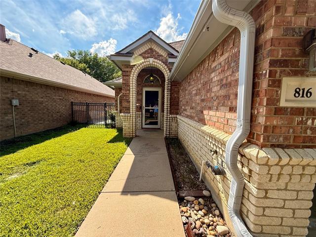 Foto del edificio - 816 Claycourt Cir