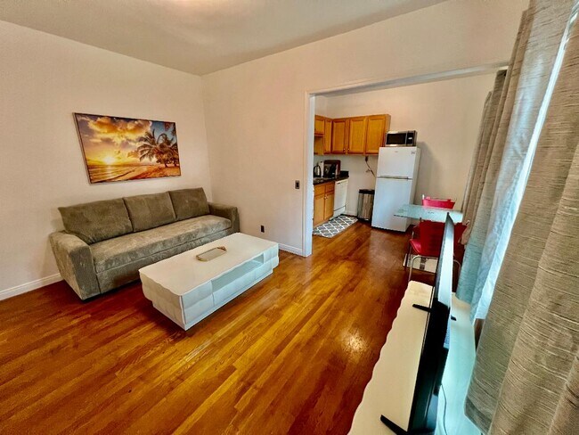 Foto del edificio - 1144 N Hudson Ave