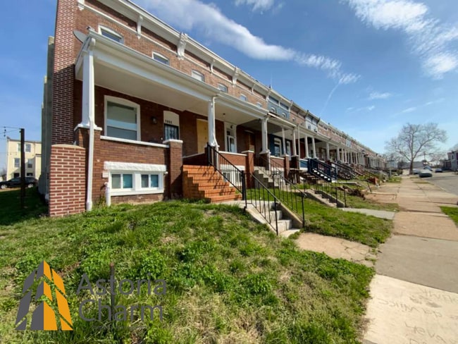 Photo - End Unit 3 Bedroom + Den with Backyard and Semi Finished Basement House