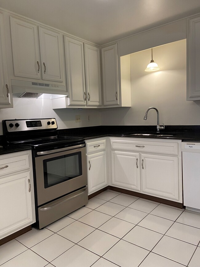 Building Photo - 302 Casa Vita Dr