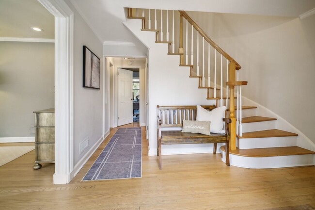 Photo - 71 Whiteoak Dr House