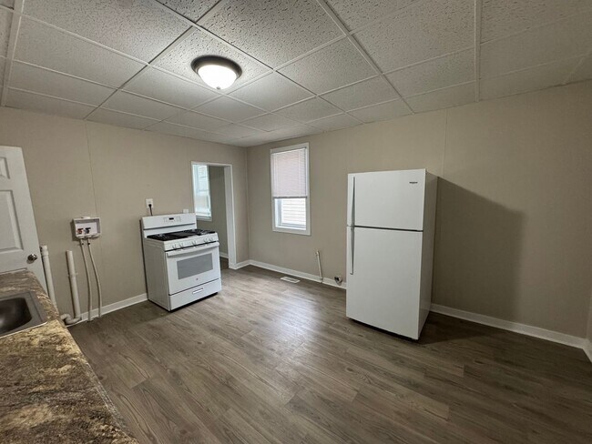 Building Photo - 106 E Maryland St