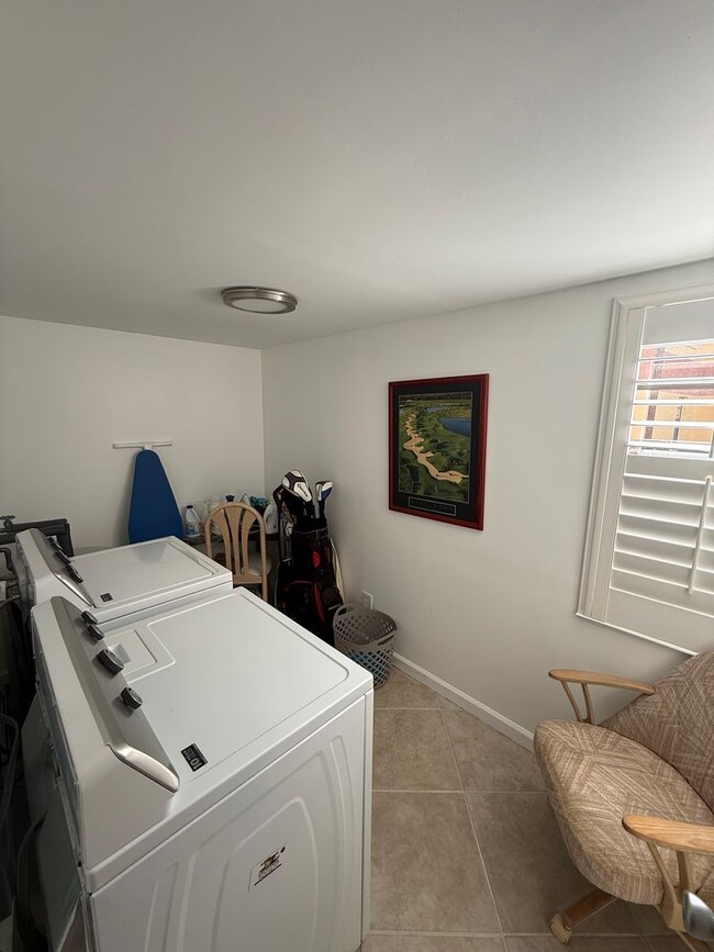Building Photo - 6120 Whiskey Creek Dr