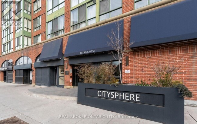 Building Photo - 801 King St W