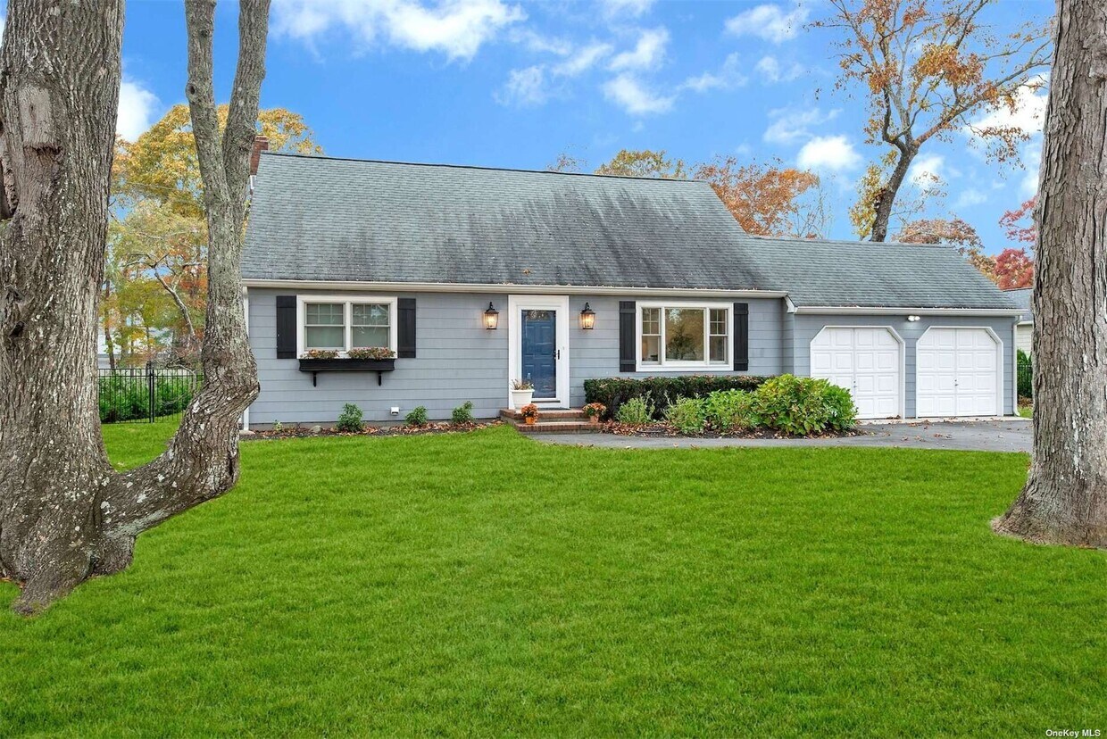Primary Photo - 16 Nautilus Dr
