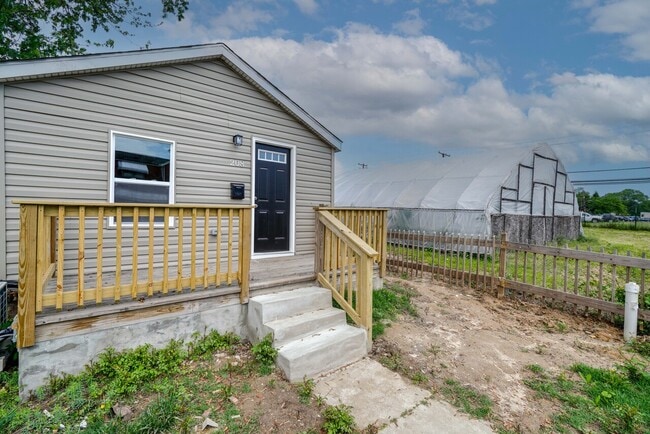 Building Photo - 208 Riverview Ave