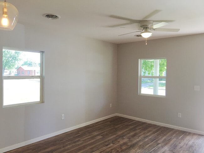 Building Photo - For Rent...2927 Warren Ave, Granite City