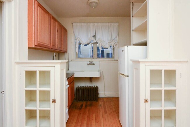 Building Photo - 4327 N Paulina St