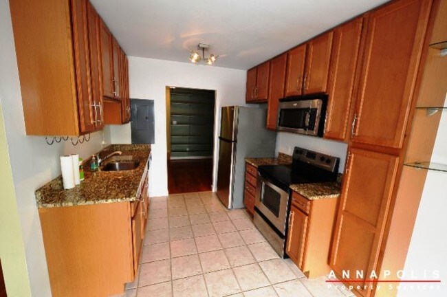Building Photo - 300k hilltop lane