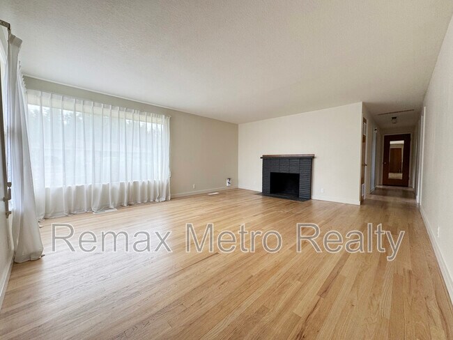 Foto del edificio - 5622 Beverly Ln
