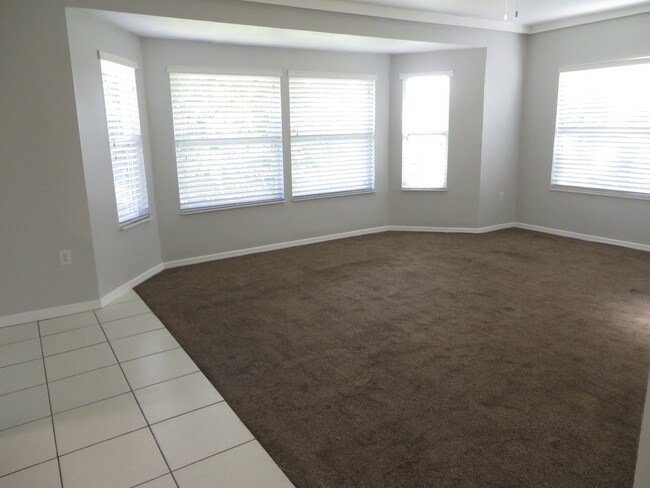 Building Photo - 1142 Lotus Dr W