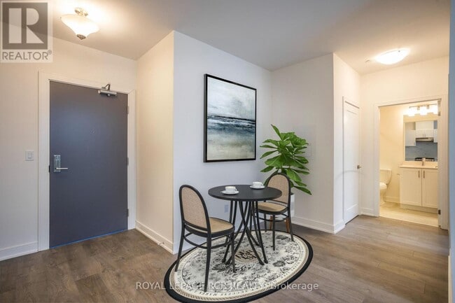 Photo du bâtiment - 705 Davis Dr