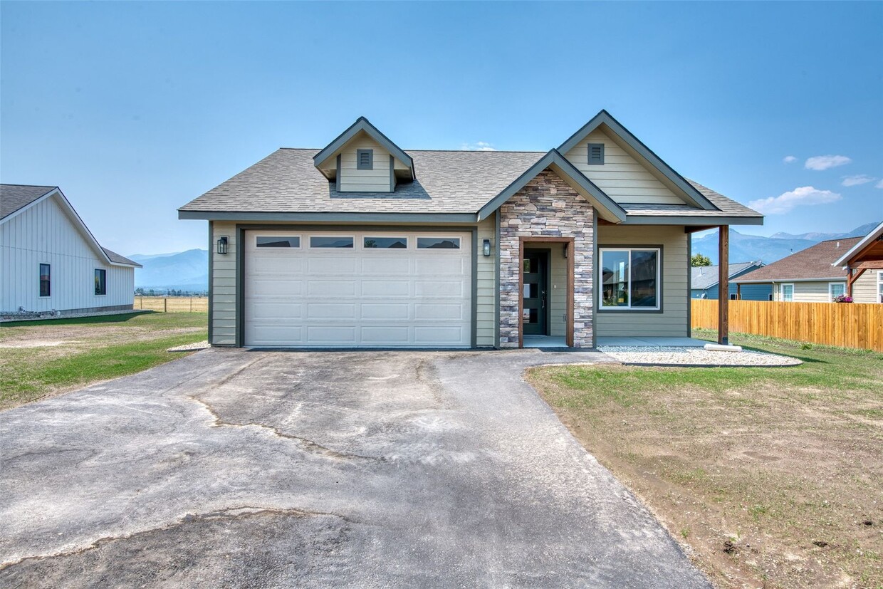 Foto principal - BRAND NEW Stevensville home