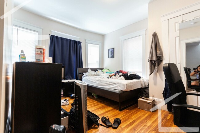 Building Photo - HOT ALLSTON LISTING!!!!