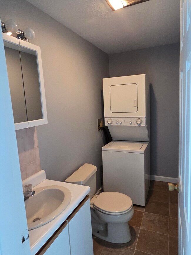 Foto del edificio - 471 W Shore Rd