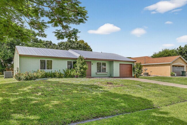 Building Photo - 2252 SE Aneci St