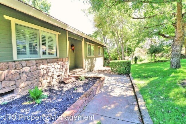 Building Photo - 3 br, 3 bath House - 3561 Ridgeview Drive
