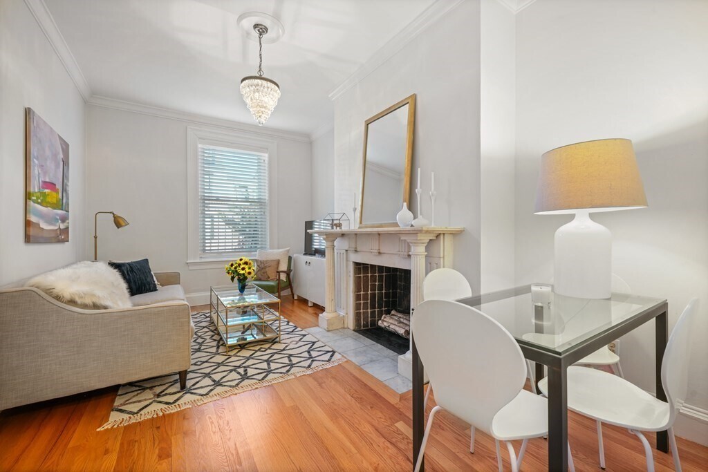 Building Photo - 407 Marlborough St