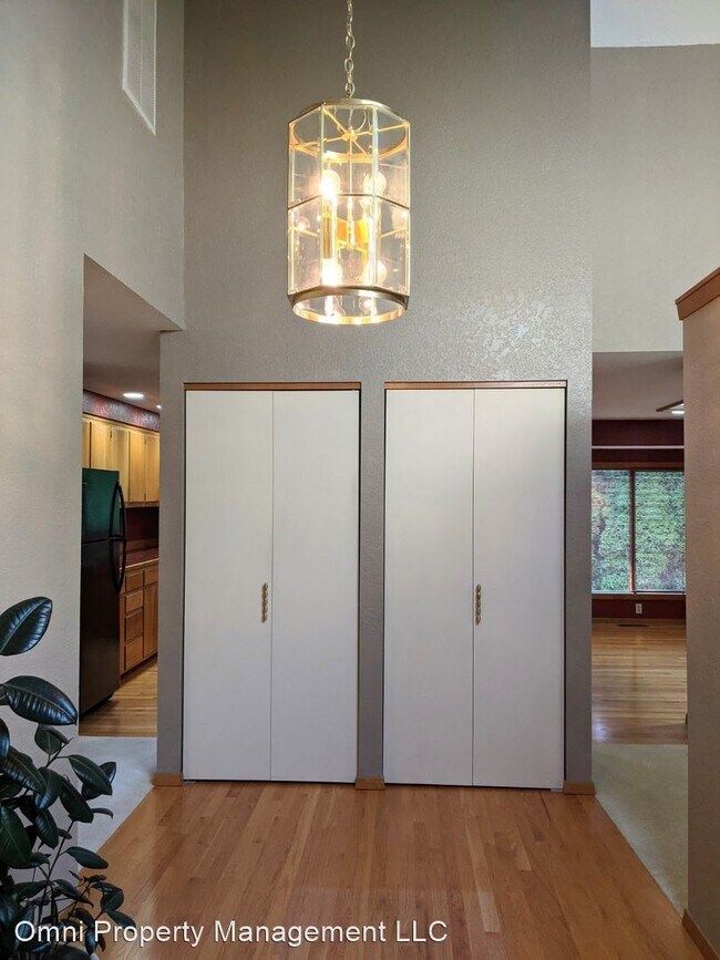Building Photo - 4 br, 2.5 bath House - 208 Hawthorn Road