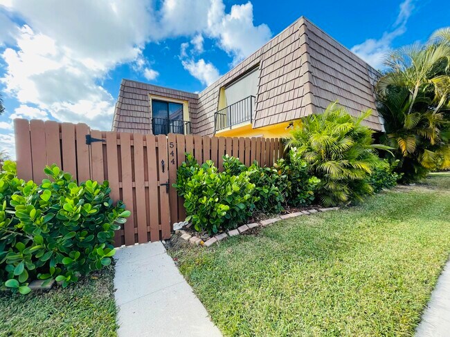 Building Photo - 544 Springdale Cir