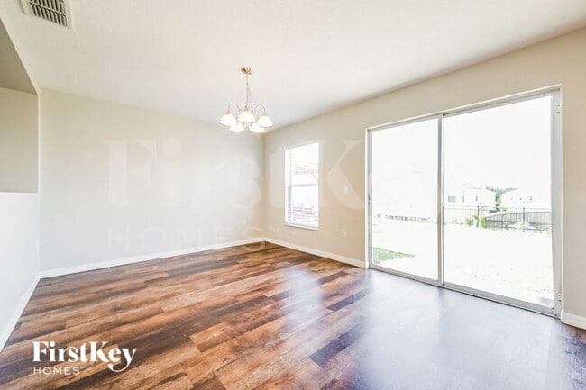 Foto del edificio - 622 Rosselli Blvd