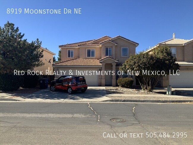 Building Photo - 3 Bedroom in La Cueva with EV Charger!!