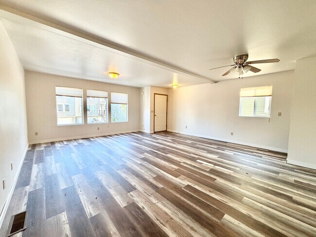 Foto del edificio - 4 Bedroom Townhome in Hawks Ridge