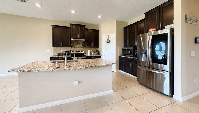 Foto del edificio - 13781 Wineberry Dr
