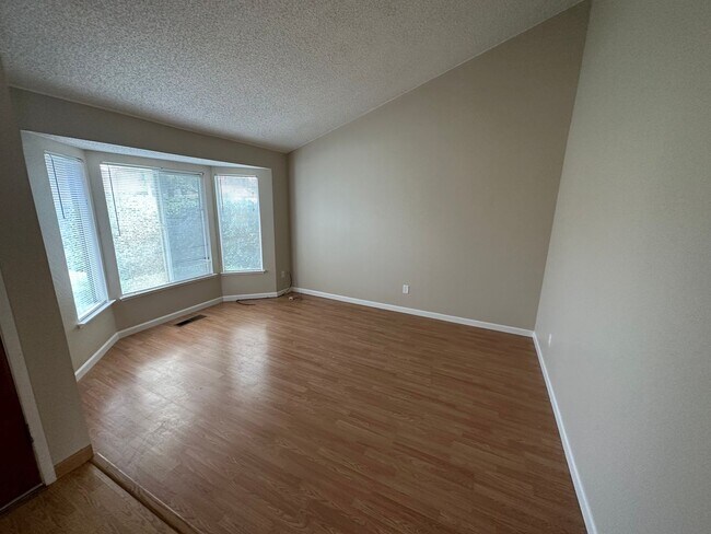 Foto del edificio - Beautiful Single Story 3bed / 2 bath