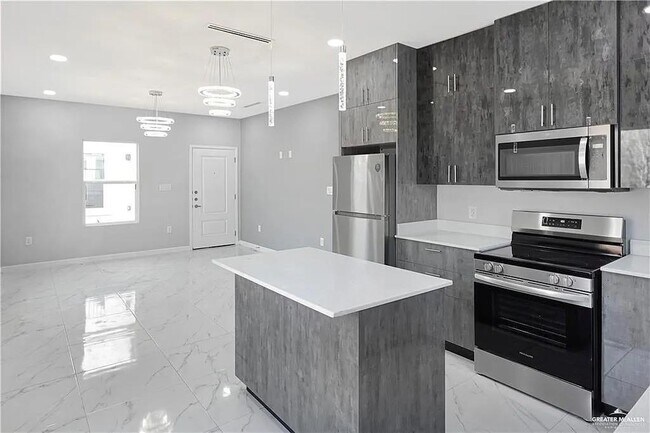Building Photo - 3517 S Dominique Dr