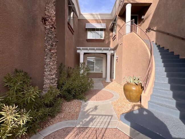 Foto del edificio - Condo on TPC Summerlin golf course! $2250/...