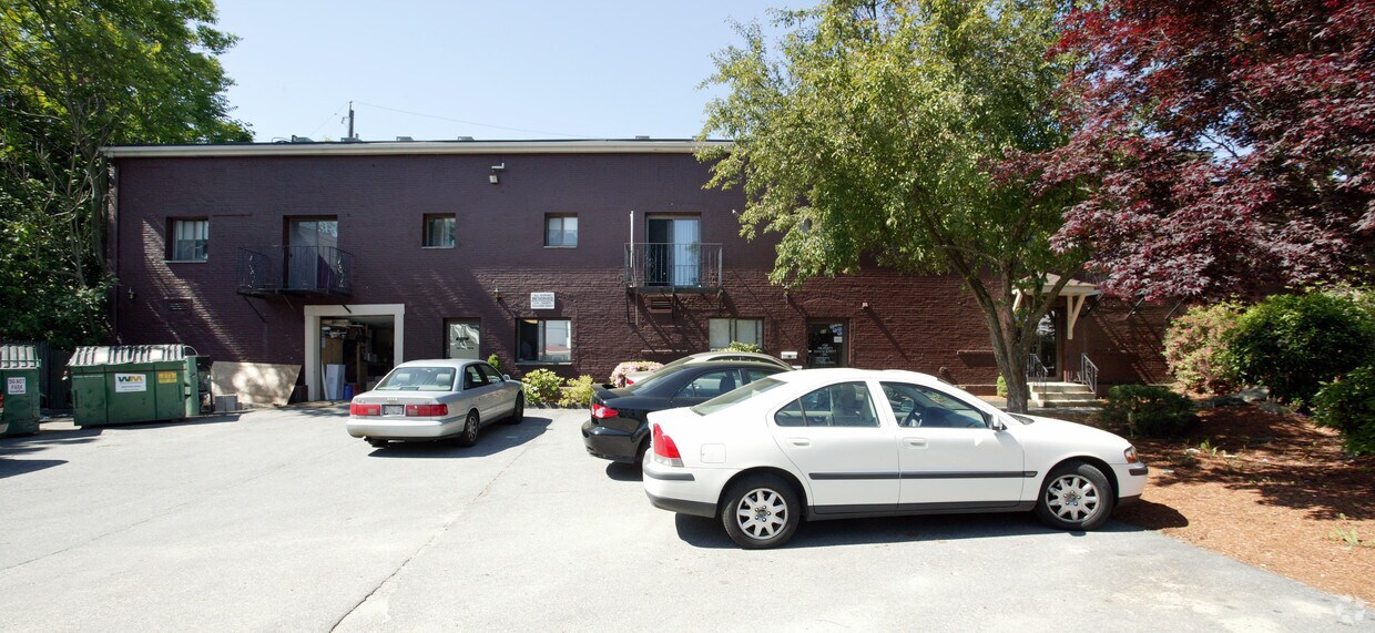 14 Walnut St, Woburn, MA 01801 Apartments in Woburn, MA