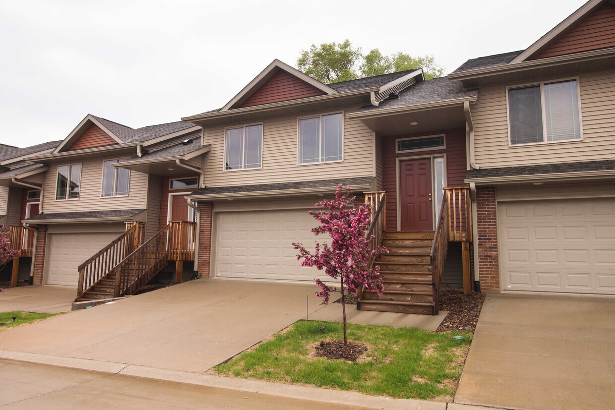 631 Calla Lily Way, Tiffin, IA 52340 Townhome Rentals in Tiffin IA