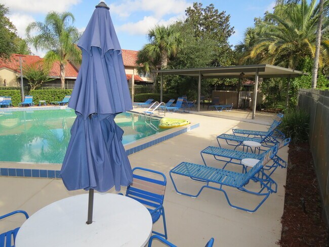 Building Photo - 434 Club Dr