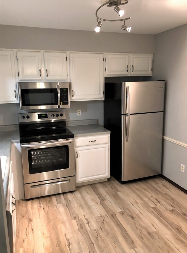 1906 E Shorewood Blvd, Shorewood, WI 53211 Condo for Rent in