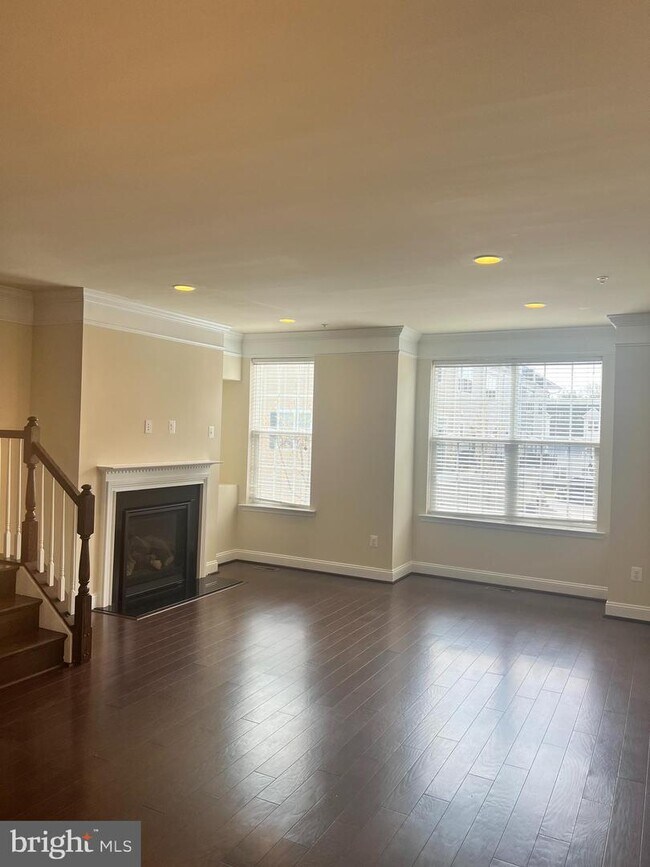 Foto del edificio - 77 Linden Pl