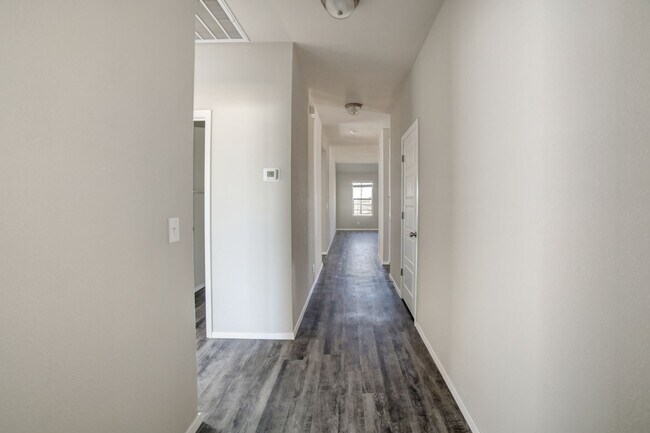 Foto del edificio - Beautiful Newer 3 Bedroom, 2 Bath Home Move-In Ready