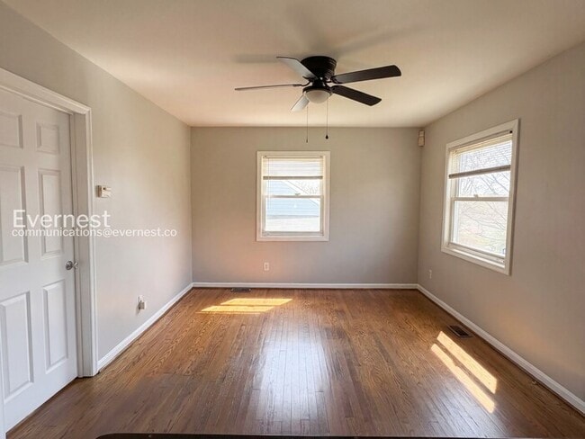 Foto del edificio - 7730 Emerson Rd