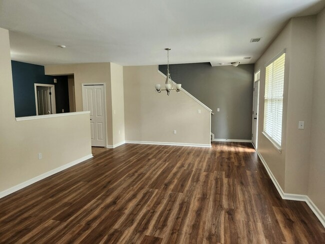 Building Photo - 47624 Pembroke Dr